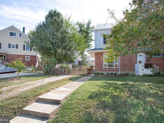 3rd image of 2221 Dartmouth Dr
