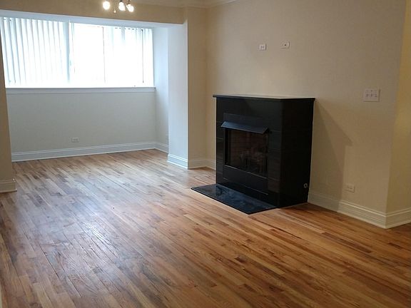 2nd image of 1059 W Thorndale Ave APT G