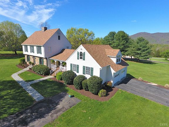3rd image of 212 Meadowridge Dr