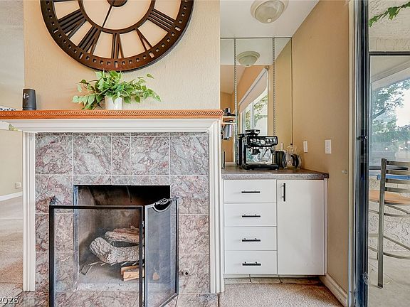 5th image of 2471 Palmera Dr