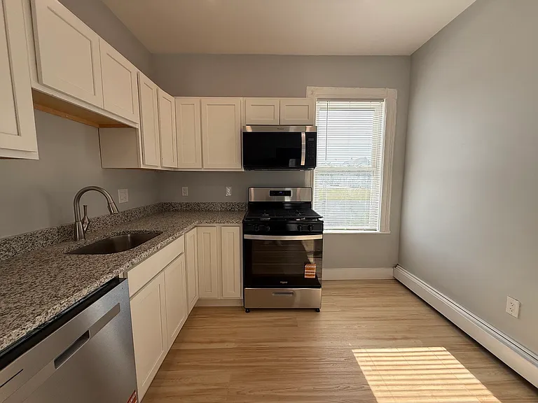 413 Boston St #1R — Photo 1