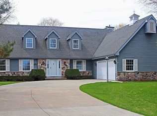 1847 Bridgeview Dr, Neenah, WI 54956