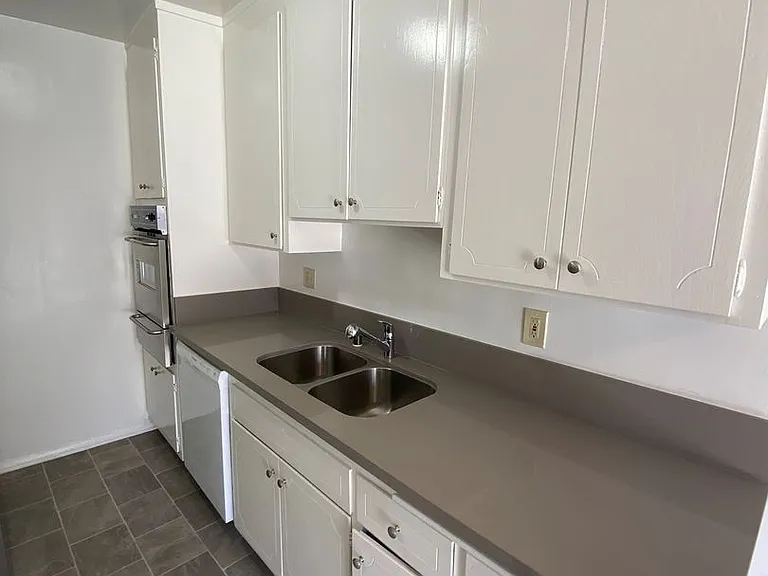 10856 Rose Ave — Photo 6