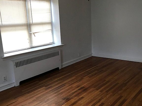 3rd image of 1500 Devereaux Ave