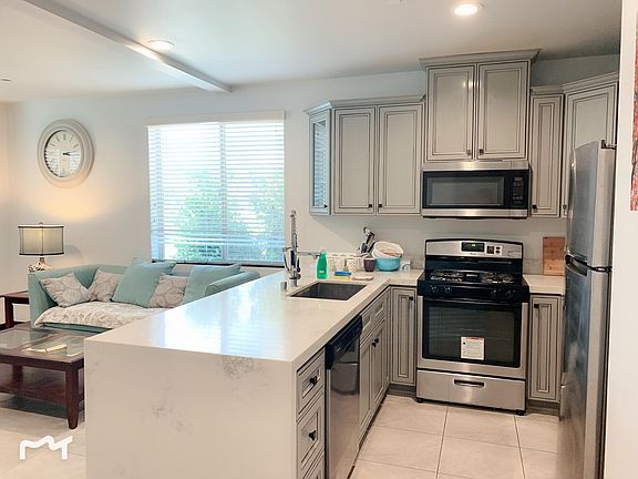 5th image of 328 N Marguerita Ave Unit A