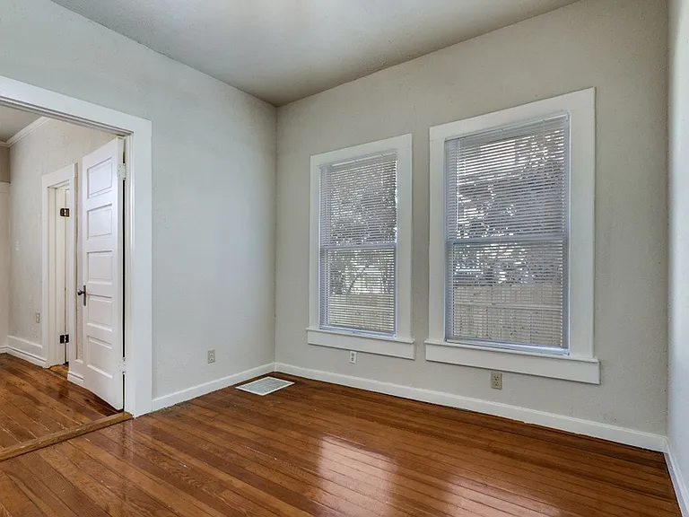 130 E Craig Pl — Photo 5