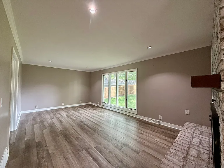 9325 Pauline St — Photo 18