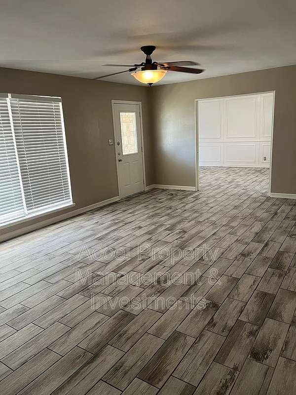 3 bed, 2.0 bath, 1951 sqft, $1,400 — Photo 3