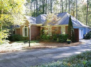 2105 Ridgefield Dr, Chapel Hill, NC 27517