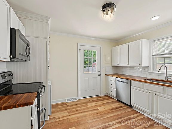 4th image of 316 E 19th St