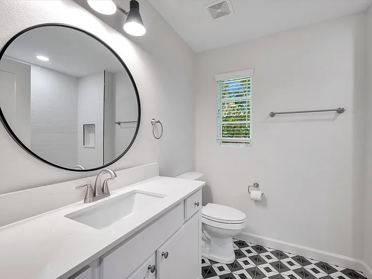 834 Jefferson Ave — Photo 14