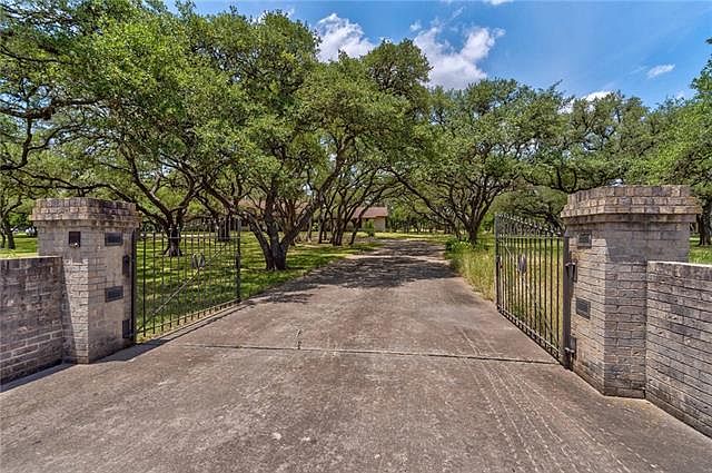 1st image of 21 Country Oaks Dr