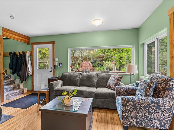 5th image of 3055 Mander Rd