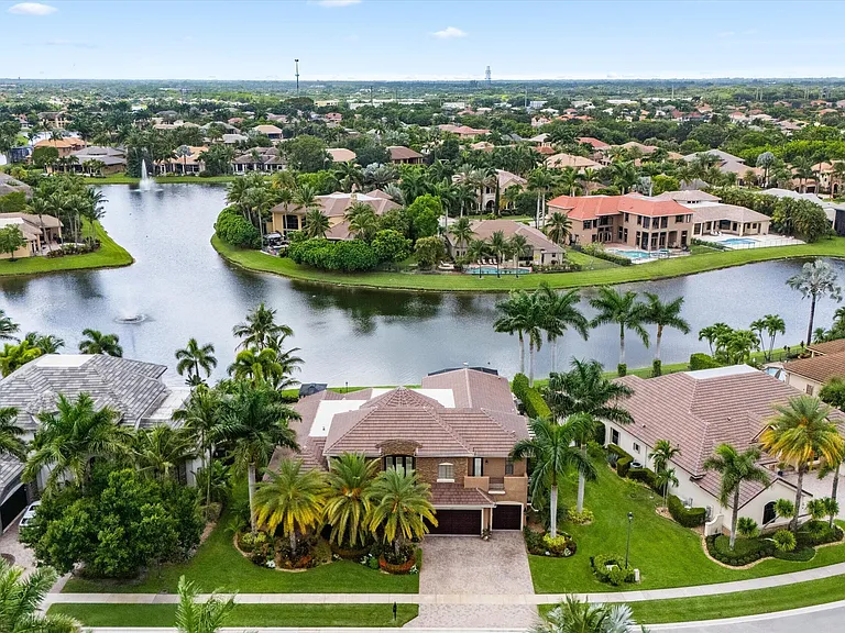 10771 Versailles Blvd — Photo 45