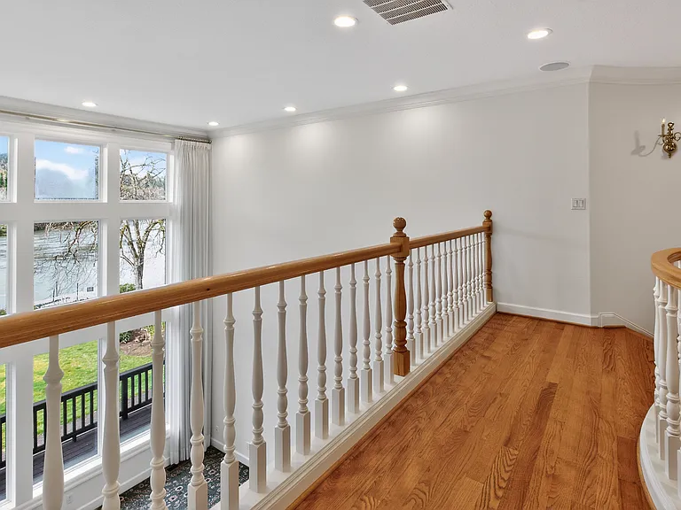 1645 SE Oak Shore Ln #1 — Photo 10