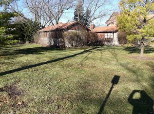 520 Alice Dr, Northbrook, IL 60062