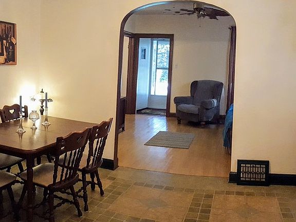 5th image of 836 East Ave