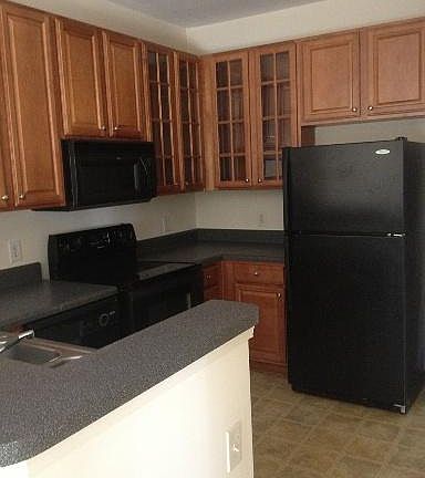 3rd image of 3900 Botsford Ct Unit 103