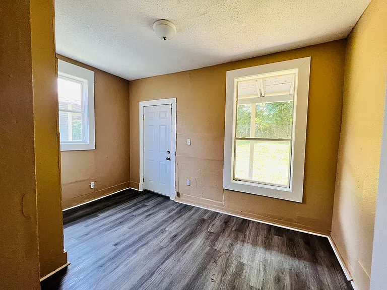 771 Saint Paul Ave — Photo 5