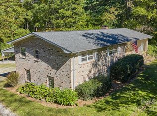 3214 Debbie Dr, Hendersonville, NC 28791