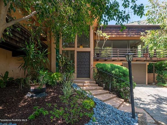 3rd image of 2107 Pinecrest Dr