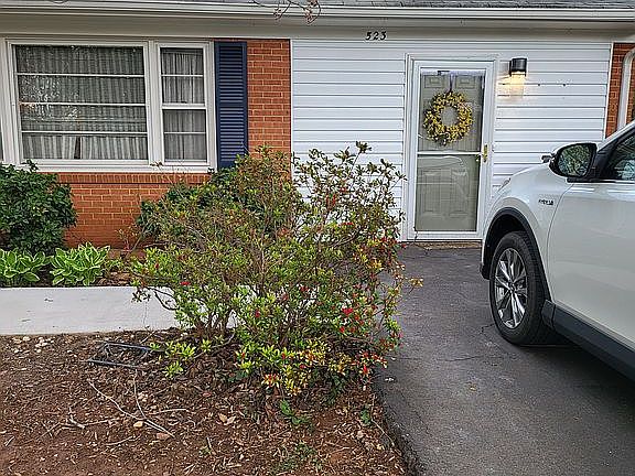 3rd image of 523 Dawnridge Dr
