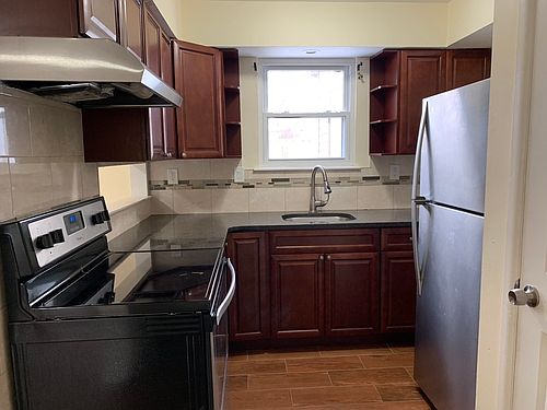 4th image of 519 W Loch Lomond Dr