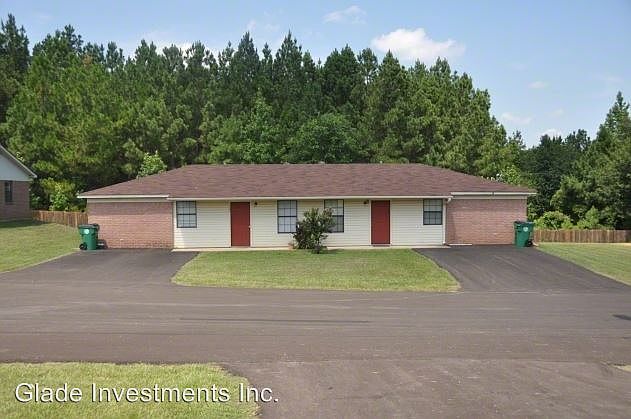 1st image of 111 Willow Creek Cir