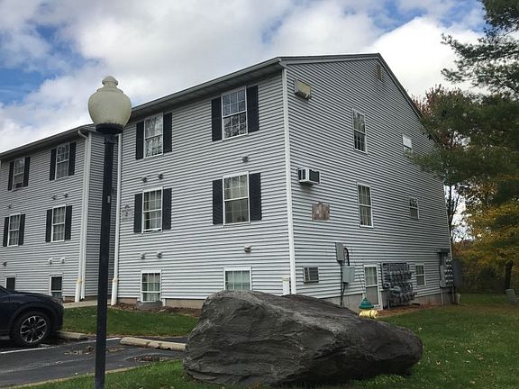 2nd image of 2 Lexington Hl Unit 8