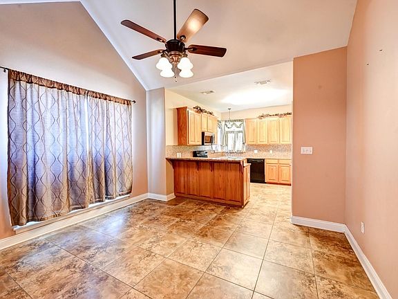 3rd image of 112 Lillian Dr
