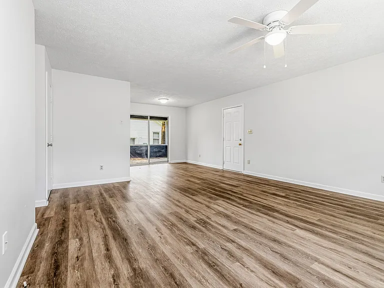 302 W 6th Ave — Photo 11