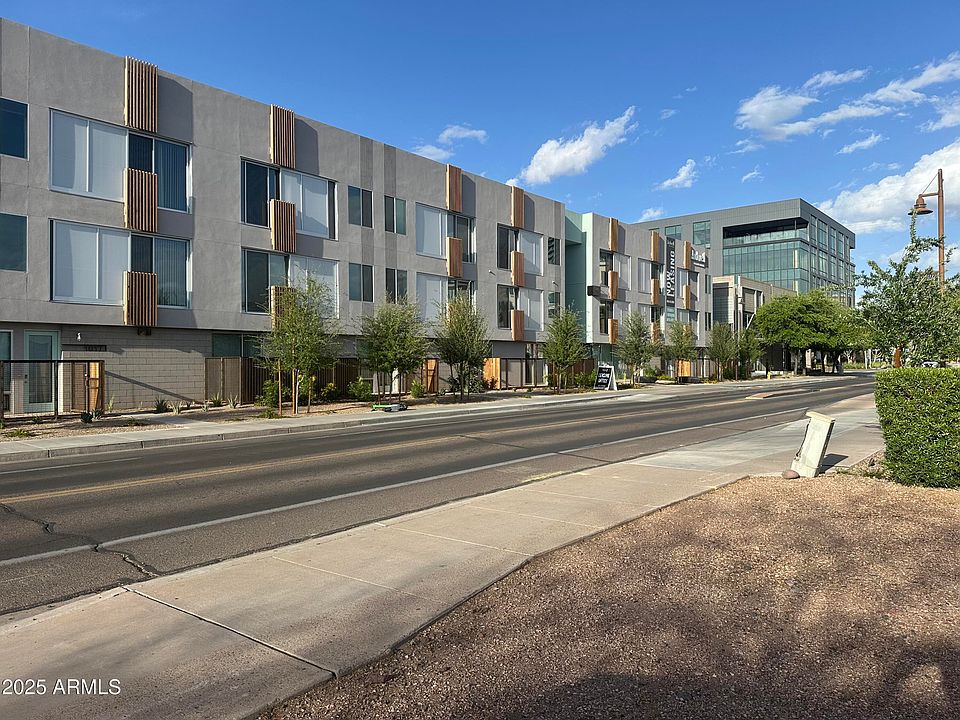1st image of 421 W 5TH Street