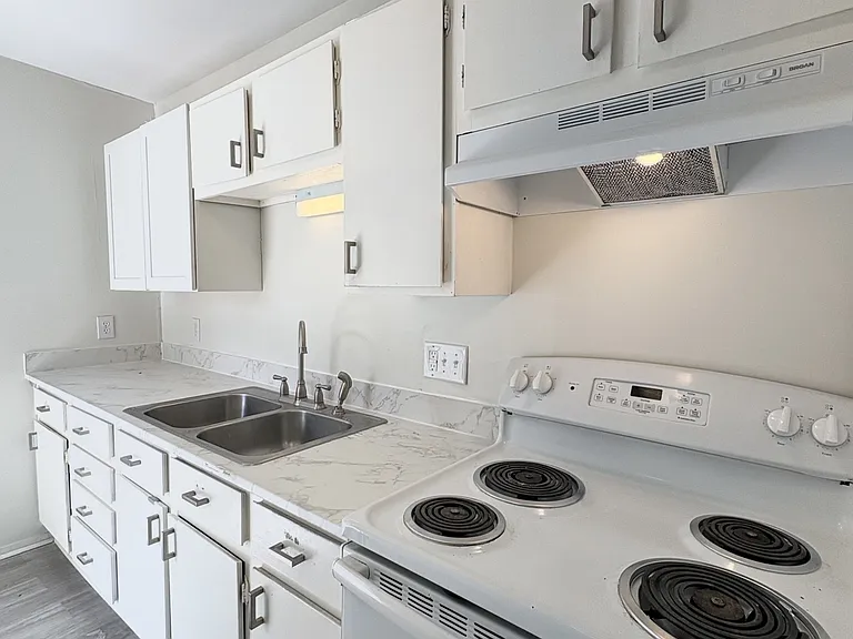 82 N Kelsey St #4 — Photo 1