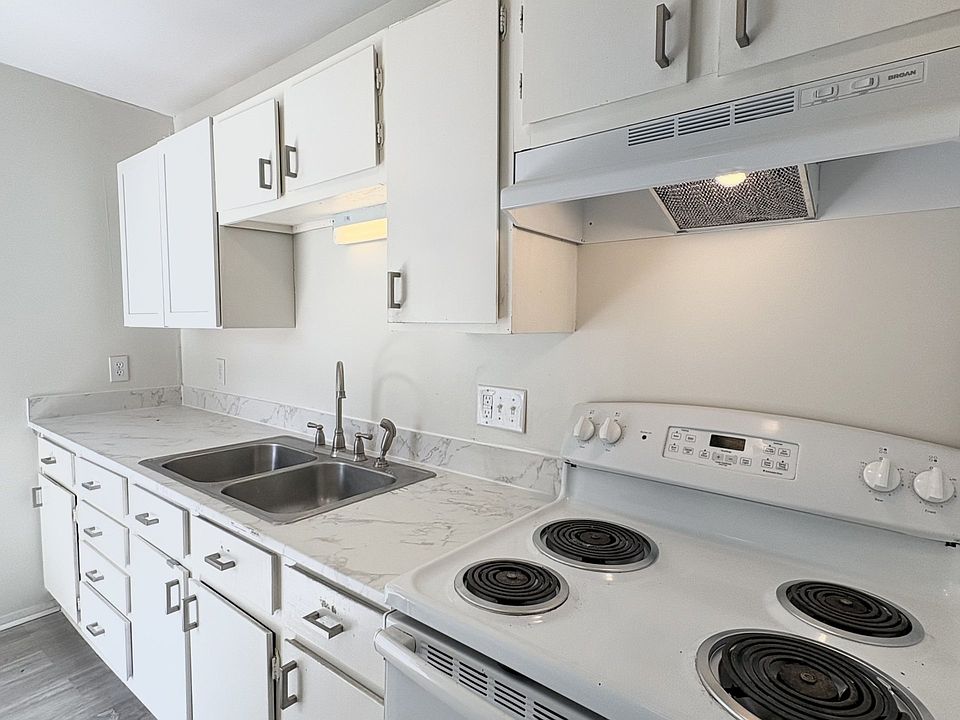 1st image of 82 N Kelsey St APT 4