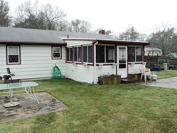 5th image of 122 Pinehaven Dr