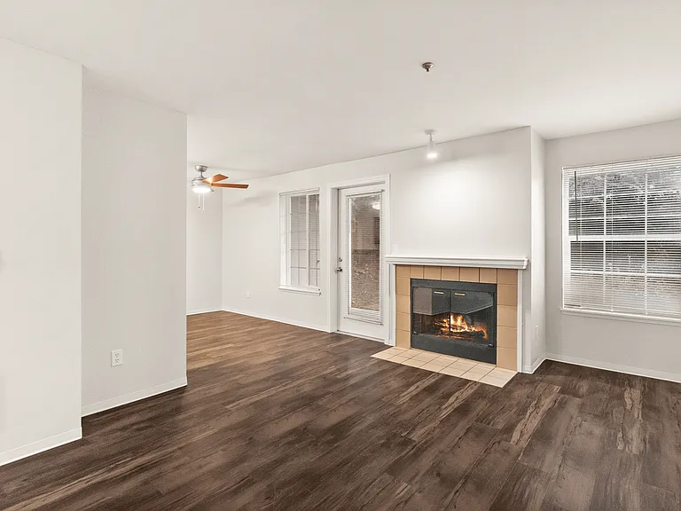 1 Bed 1 Bath Deluxe - 736 Sq Ft 1 Bed 1 Bath Deluxe - 736 Sq Ft