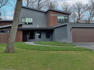 344 E Witchwood Ln, Lake Bluff, IL 60044