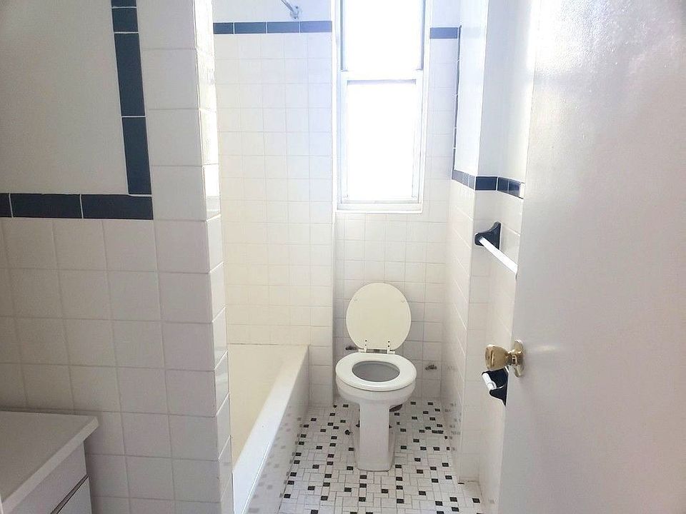 2nd image of 51 Stratford Rd APT C3
