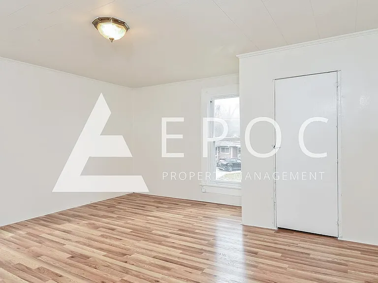 602 Loftus St — Photo 9