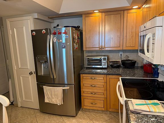 5th image of 3430 Galt Ocean Drive #1209