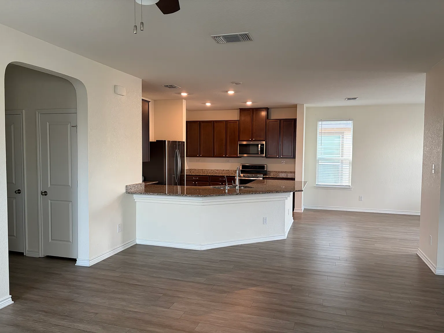3 bed, 1645 sqft, $1,700 — Photo 4