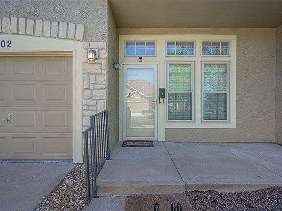 4th image of 18437 W 156th Ter Unit 3502