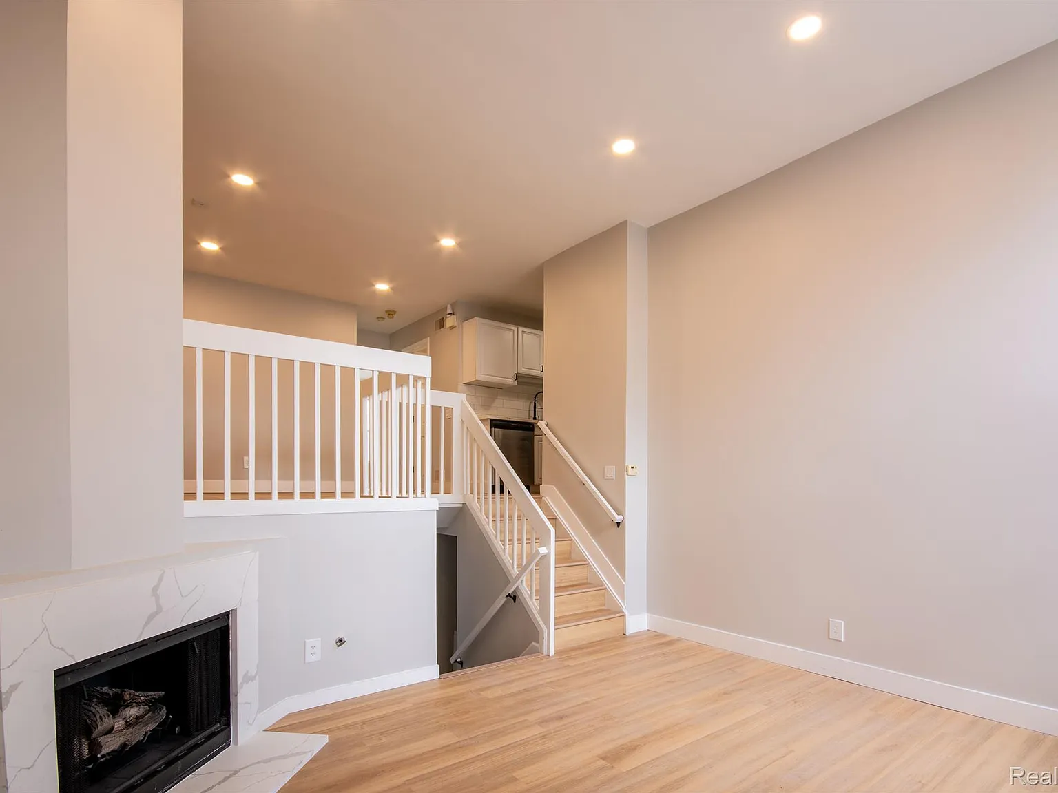2 bed, 783 sqft, $2,200 — Photo 4