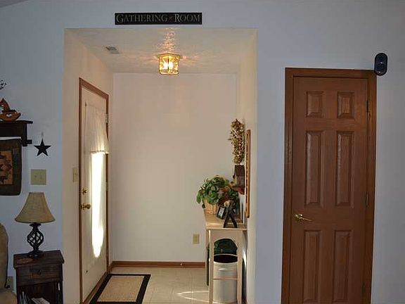 3rd image of 1465 Hedge Ct