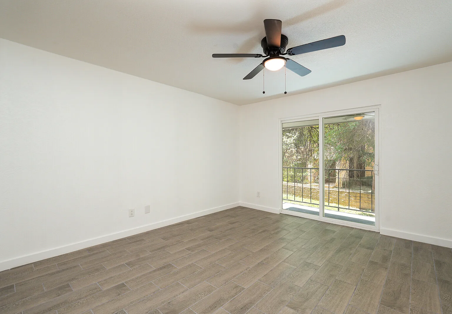3 bed, 1407 sqft, $2,100 — Photo 3