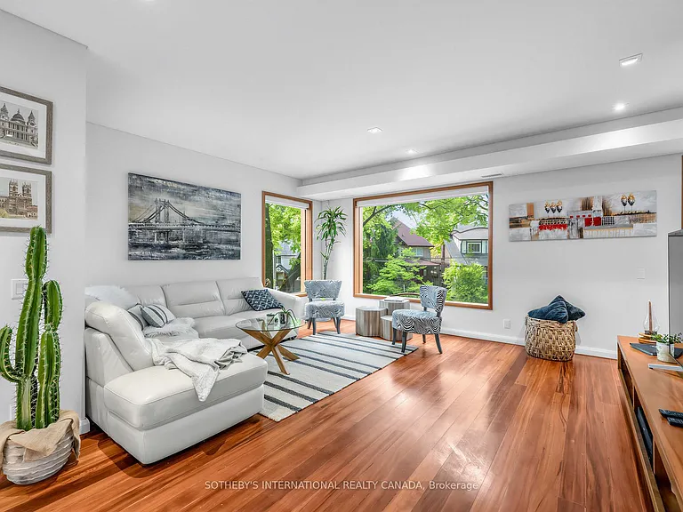 32 Regal Rd — Photo 7