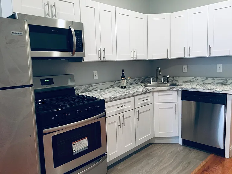 811 Park Ave #2 — Photo 3