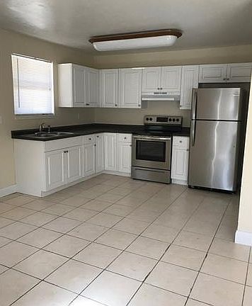 3rd image of 27913 Washington St