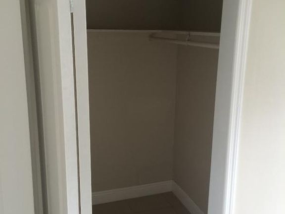 4th image of 681 SW 38th Ave