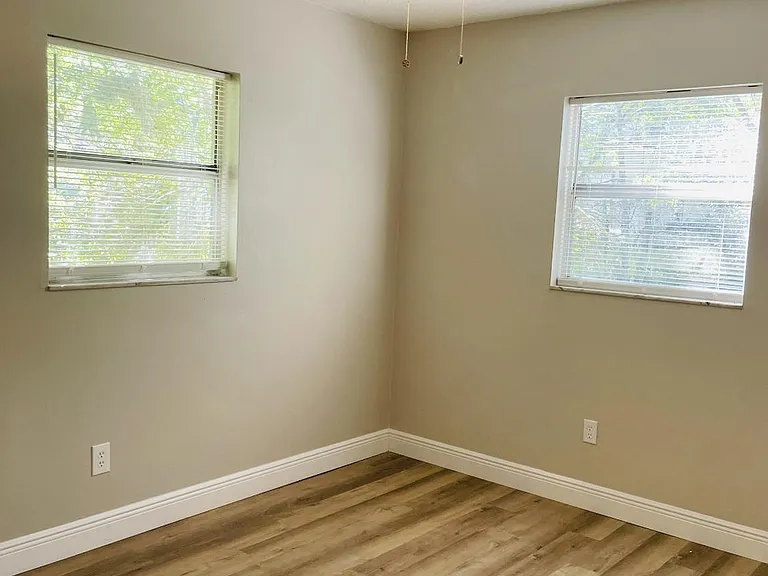 3405 E 32nd Ave — Photo 7
